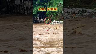 ASLI NGERI❗REKAM SEORANG YG BERANI NYESER IKAN DI PINGGIRAN SUNGAI SAAT SITUASI BANJIR BEGINI#shorts