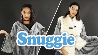 Models Try Styling A Snuggie