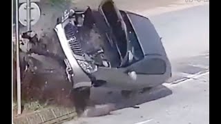 Idiots in Cars | China | 35