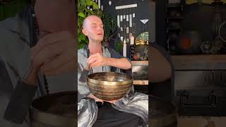 Singing Bowl Sound Healing - A Moment Of Peace #shorts