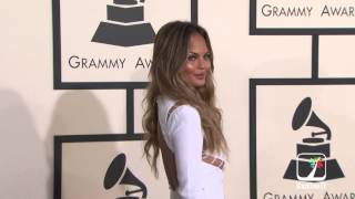 GRAMMYS '15 CHRISSY TEIGEN SNAPS ON PHOTOGRAPHER