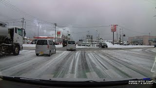 ドラレコ　雪道あるある？。車線わからずか