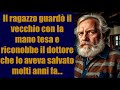 Il ragazzo guardò il vecchio con la mano tesa e riconobbe il dottore che lo aveva salvato molti anni