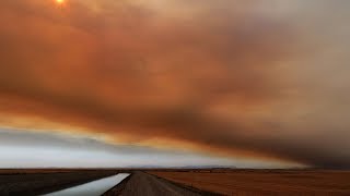 Crews battle fast-moving wildfire in Alberta