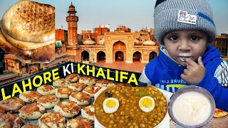 Old Street Food of Lahore | Delhi Gate | Famous Nan Khatai | Pakistani Street Food. Sunday nashta 🥰#
