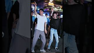 青春帥哥跳起不一樣的廣場舞太好看了Energetic dance年輕就是好！盡情灑脫！自信滿滿！航少 韓老弟 九尾 小表哥 十三郎 夢想舞團航少團隊