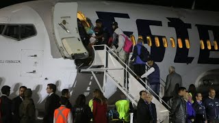 Parte hacia Venezuela avión con migrantes varados en frontera Chile-Perú | AFP