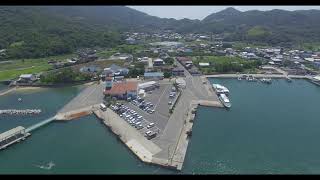 PIXTA動画確認teshima20190817ferry  pixta4瀬戸内海の離島　香川県小豆郡土庄町豊島　家浦港を離岸する豊島フェリーをドローンで空撮④