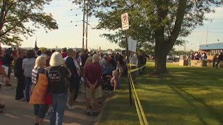 3 people detained at ICE office in Cedar Rapids