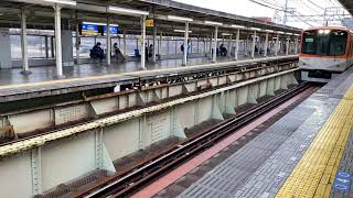 川の上に駅がある阪神電車 武庫川駅