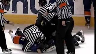 Hockeyfighters.cz  Trevor Gillies vs Frazer McLaren.wmv