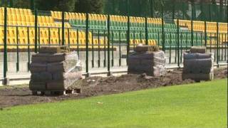 2011.08.23 - Nowa trawa i nowe boksy dla zawodników rezerwowych na Stadionie Miejskim w Tarnobrzegu