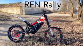 RFN Rally - čistě offroadová motorka, co má koule a nemá sedlo 😱. Představení 🏍️