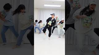 요즘 뜨는 쟁반춤 쉽게 추는 방법 ㅋㅋㅋ 따라해보세요!! #shorts #쟁반춤 | 말이야와친구들