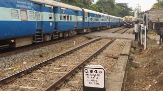 Bengaluru - Ernakulam jn Intercity  Express meets Palakkad Memu in Railway Crossing near Thrissur