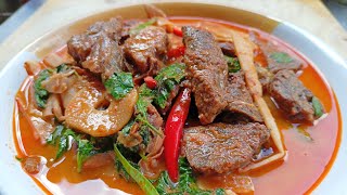 แกงเผ็ดเนื้อน่องลาย หน่อไม้ดอง  เนื้อเปื่อย นุ่ม ละมุน ( Red Curry with Beef and Bamboo Shoots )