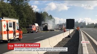 У Баварії туристичний автобус з пенсіонерами в'їхав у вантажівку