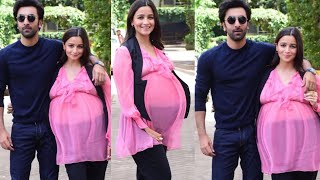 Heavily Pregnant Alia Bhatt Flaunting her Baby Bump in Public with husband Ranbir Kapoor