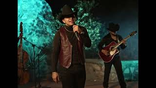 QUE DE RARO TIENE - OSCAR CALIN
