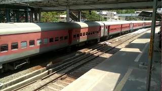 Same train in Different location | 09023 Bandra - Indore Holiday special SF Express | Indian Railway