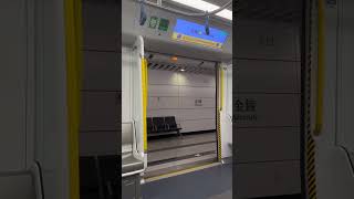 MTR R-Train doors closing