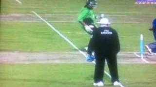 Funniest Run out in History of Cricket - 2 Run Outs in Ball