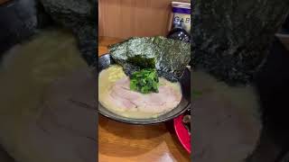 横浜のらーめん家せんだいで醤油ラーメン注文！