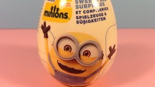 Minions Super Surprise Collectors Egg Unboxing - pouring candy all over
