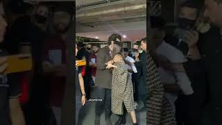 Disha, Tara aur Arjun ki bye bye hug #arjunkapoor #tarasutaria #dishapatani