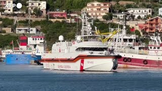 Albania, partita la motovedetta che riporta i 12 migranti in Italia