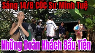 Sáng ngày 14 tháng 8, Những đoàn khách đầu tiên từ miền tây đến Cốc Sư Minh Tuệ đảnh lễ