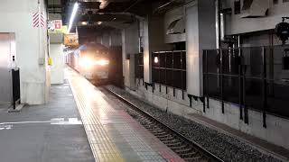 Ef210-18[岡]牽引の下り貨物列車　岡山駅1番のりば通過　2023年3月8日撮影