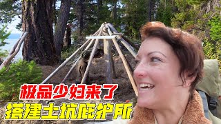 荒野獨居：極品少婦來了，扛起100斤木頭，搭建土坑庇護所，太強了吧！紀錄片