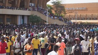 Niger: Thousands queue to volunteer in armed forces as threat of ECOWAS military intervention looms