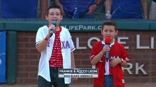 SEA@TEX: Two young fans sing God Bless America