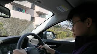 運転に挑む中学生