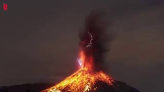 Au Mexique, la spectaculaire éruption du volcan Colima