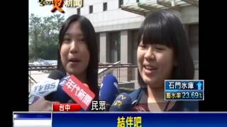 上廁所被偷拍 女奮勇搶狼手機－民視新聞