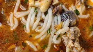 Chicken noodles soup (Khao Piak)Ua qhaub piaj nqaij qaib qab tshaj