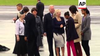 President Obama arrives in Northern Ireland for G8 meeting