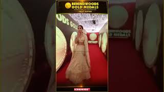 Pooja Hegde 🥰 இப்படி நடந்து வந்தா நாங்க மெல்லமா மெல்லமா காலி 🤩 | Behindwoods Gold Medals 8th Edition