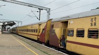 Chennai Tiruchendur Express crossing Tirusulam at high speed