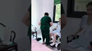 wheelchair disabled girl 受傷癱瘓十五年，有媽媽無微不至的照顧才有如今還活著的我，是媽媽的愛讓我更堅強，也是讓我努力活下去的動力，不管未來會怎樣，我們都會相依為命好好活下去，加