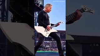 ✴️ James Hetfield’s Masterclass Performance of “Master of Puppets” 🎸🔥 | Effortlessly Cool!