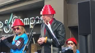 Jerry Casale w/ Deva perform “Whip it” @devo5k 2021 in Akron, Ohio