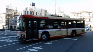 青梅駅前に入る西東京バスの教習車