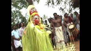 Arayambath Kalari Theyyam 10 - Pula Chamundi (Travel Kannur Kerala Videos)