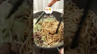 經典日式炒麵，麵這樣炒更入味！| 日本男子的家庭料理 TASTY NOTE