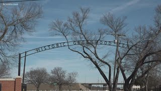 Volunteers help map and restore forgotten graves at Waco's Greenwood Cemetery