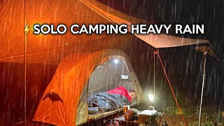 camping during a heavy thunder // with non-stop rain // building a shelter